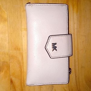 Micheal l Kors beige button snap